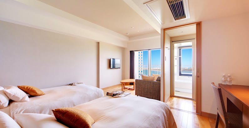 スタンダードツイン エアポートビュー 禁煙 琉球温泉 瀬長島ホテル 客室基本料金 朝食付プラン 琉球温泉 瀬長島ホテル 一休 Com