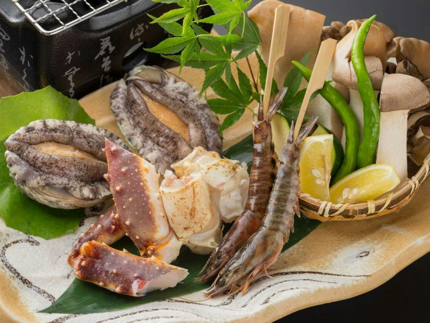【+αの贅沢】伊勢海老姿造り×栄螺・鮑・車海老の炭火焼きの会席で上質なひと時を