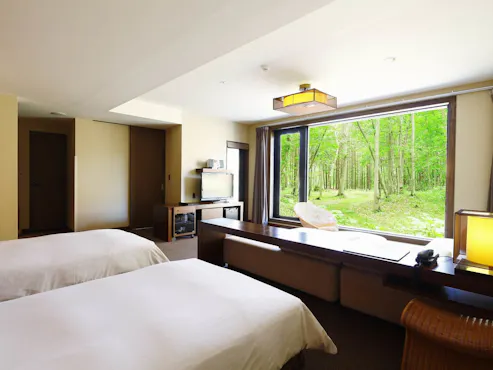 蓼科の自然が満喫できる大きな窓。