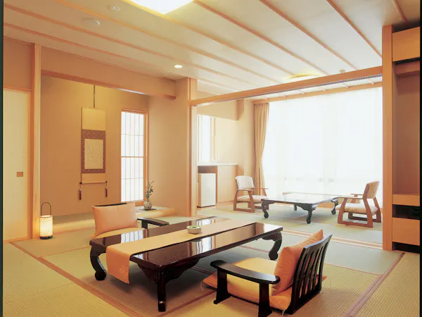 ゆったりと広がる寛ぎのお部屋。