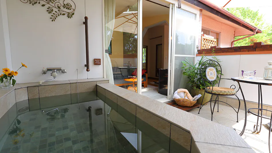 Petite Hotel C'est la Vie
