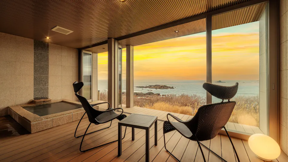 Seaside Sunset Inn Teisui - Spectacular Onsen Ryokan Overlooking Toga Bay, Oga Peninsula, Akita
