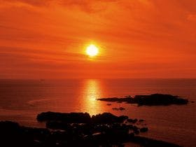 写真：海と入り陽の宿　帝水 　秋田男鹿半島　戸賀湾を見下ろす絶景の温泉旅館