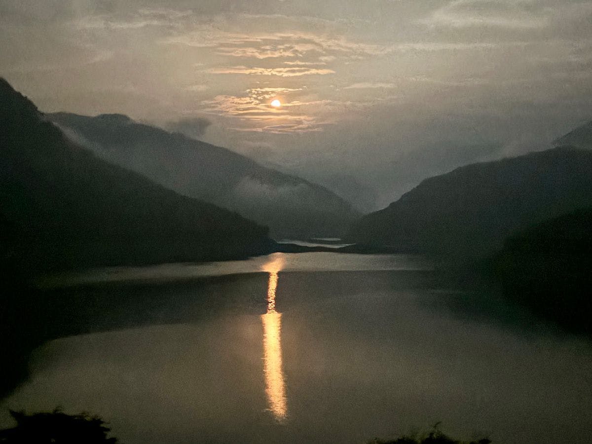 茜彩庵　山水