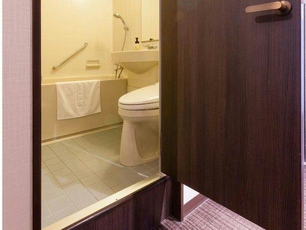 各部屋のユニットバス入口（段差あり）