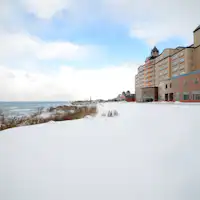 雪景色のホテルグランメール山海荘