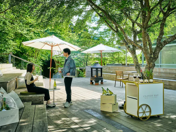 【พักผ่อนหน้าร้อนสำหรับผู้ใหญ่ ท่ามกลางความเย็นสบายของผืนป่า】<รวมอาหารเย็นและอาหารเช้า>พร้อมสิทธิ์ดื่มแบบไม่อั้น (Free Flow) ตลอดการเข้าพักที่ CLOUDY BAY
