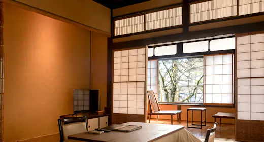 玉鬘の本間と広縁の冬景色