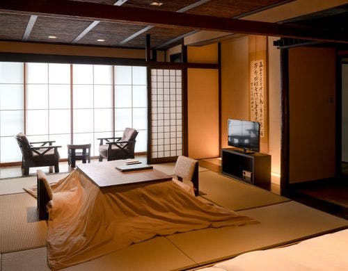 芦笛の本間と広縁