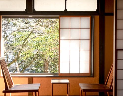 玉鬘の本間と広縁の冬景色