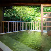 総檜造り露天 特別室月庭専用の露天風呂。