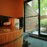 Bak mandi kayu, kamar mandi khusus cahaya bulan.