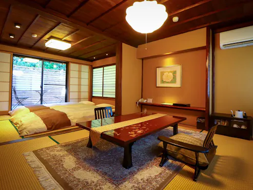 Tsukiyomi - Ruang tenang dengan dua kamar berukuran 6 tatami yang terhubung.