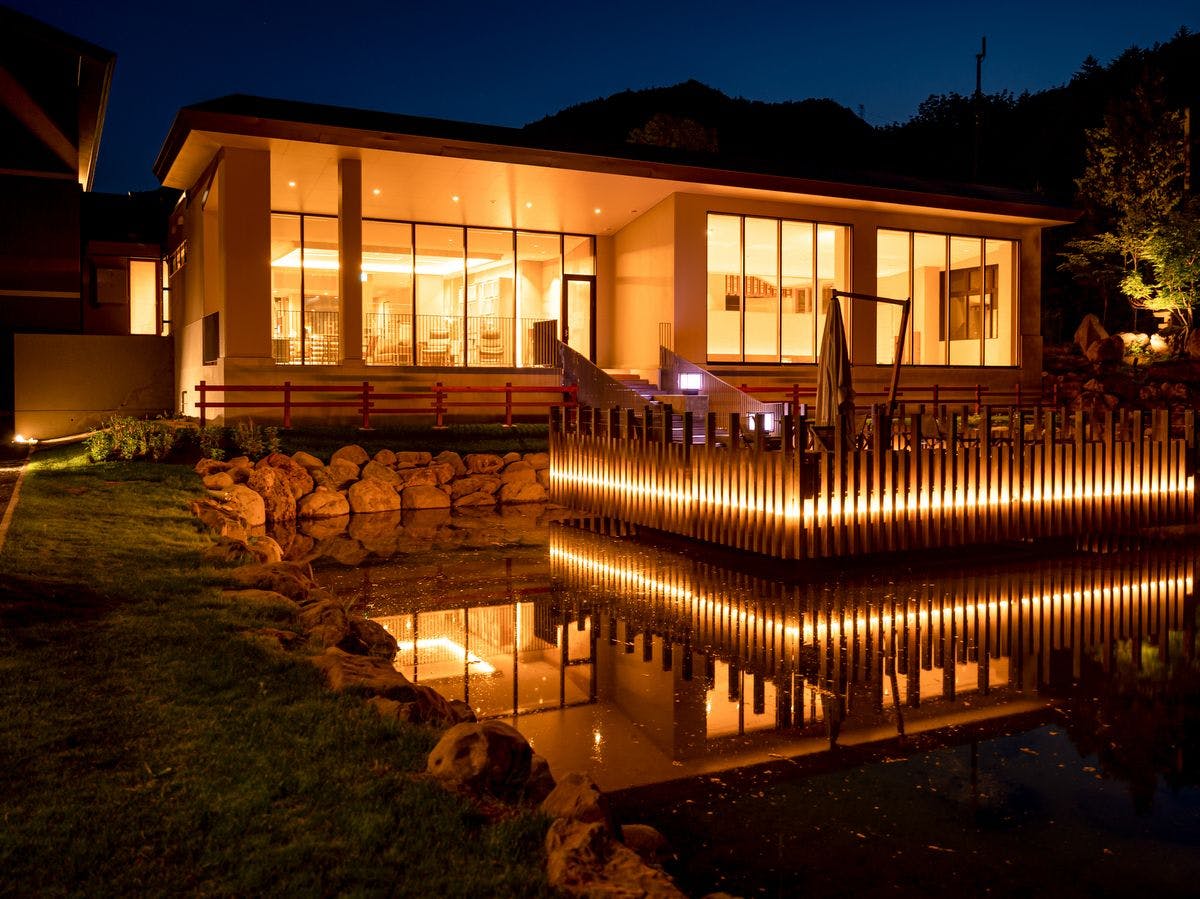 灯りに浮かぶかぜテラス