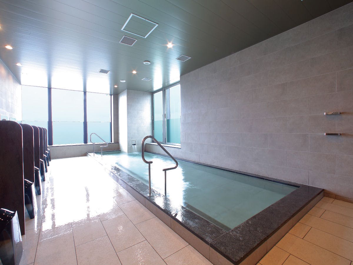 Lantai 13 Mata air panas dalam ruangan