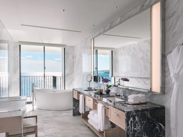 Coral Suite Bathroom