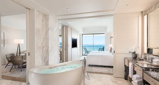 Executive Ocean Front Suite Bathroom