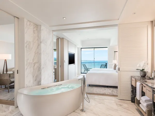 Executive Ocean Front Suite Bathroom