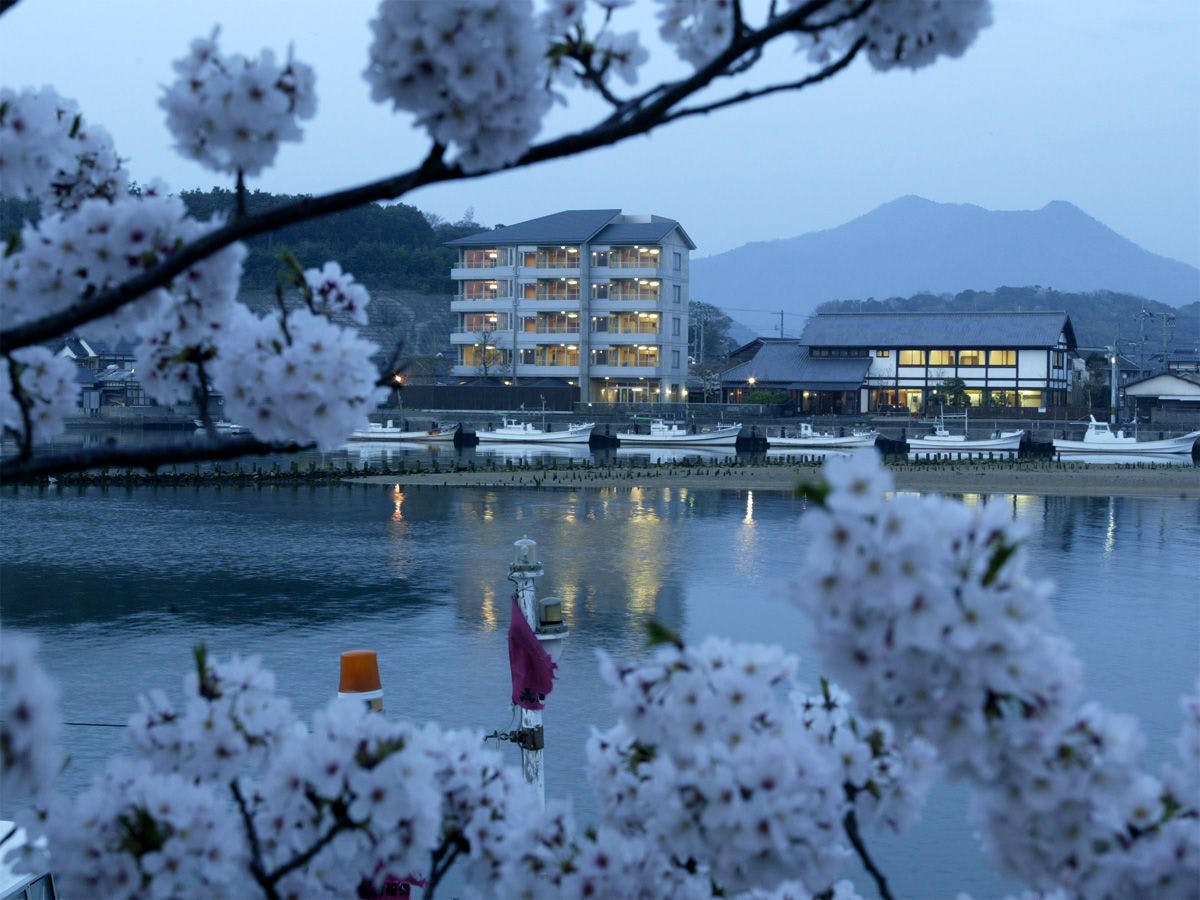 從對岸眺望雁島別墅。