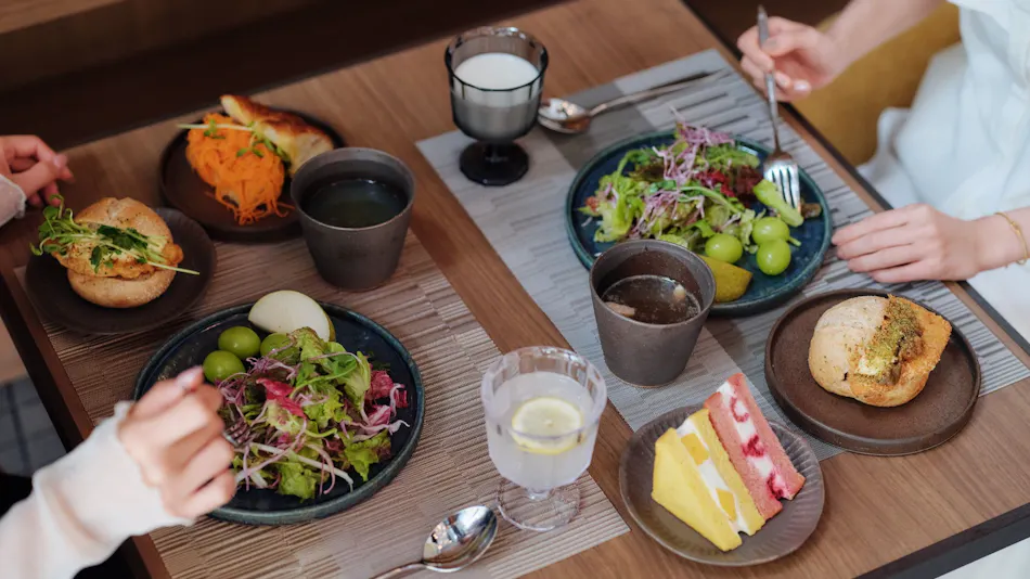 The Lively Osaka Honmachi