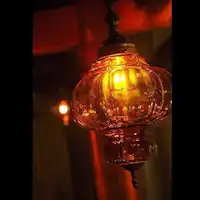 โคมไฟโบราณในห้องอาบน้ำสาธารณะ