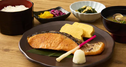 【เพลิดเพลินกับออนเซ็นท้องฟ้า】แผนรวมอาหารเช้าสไตล์ญี่ปุ่นที่ร้านอาหารพร้อมวิวแม่น้ำ
