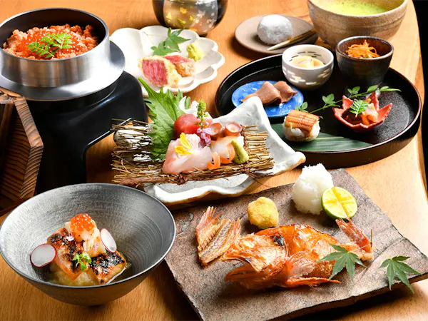 旬を堪能する夕食「夏下冬上札幌懐石」と朝食和御膳(二食付)