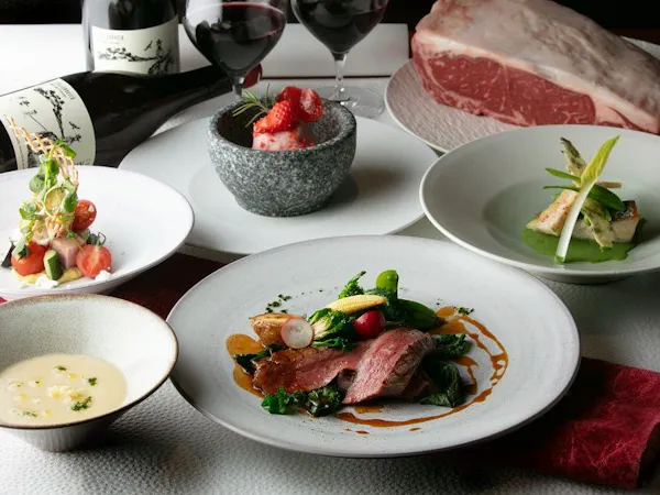 【プレミアディナープラン】非日常を愉しむディナーコース<夕食・朝食付>1ドリンク付