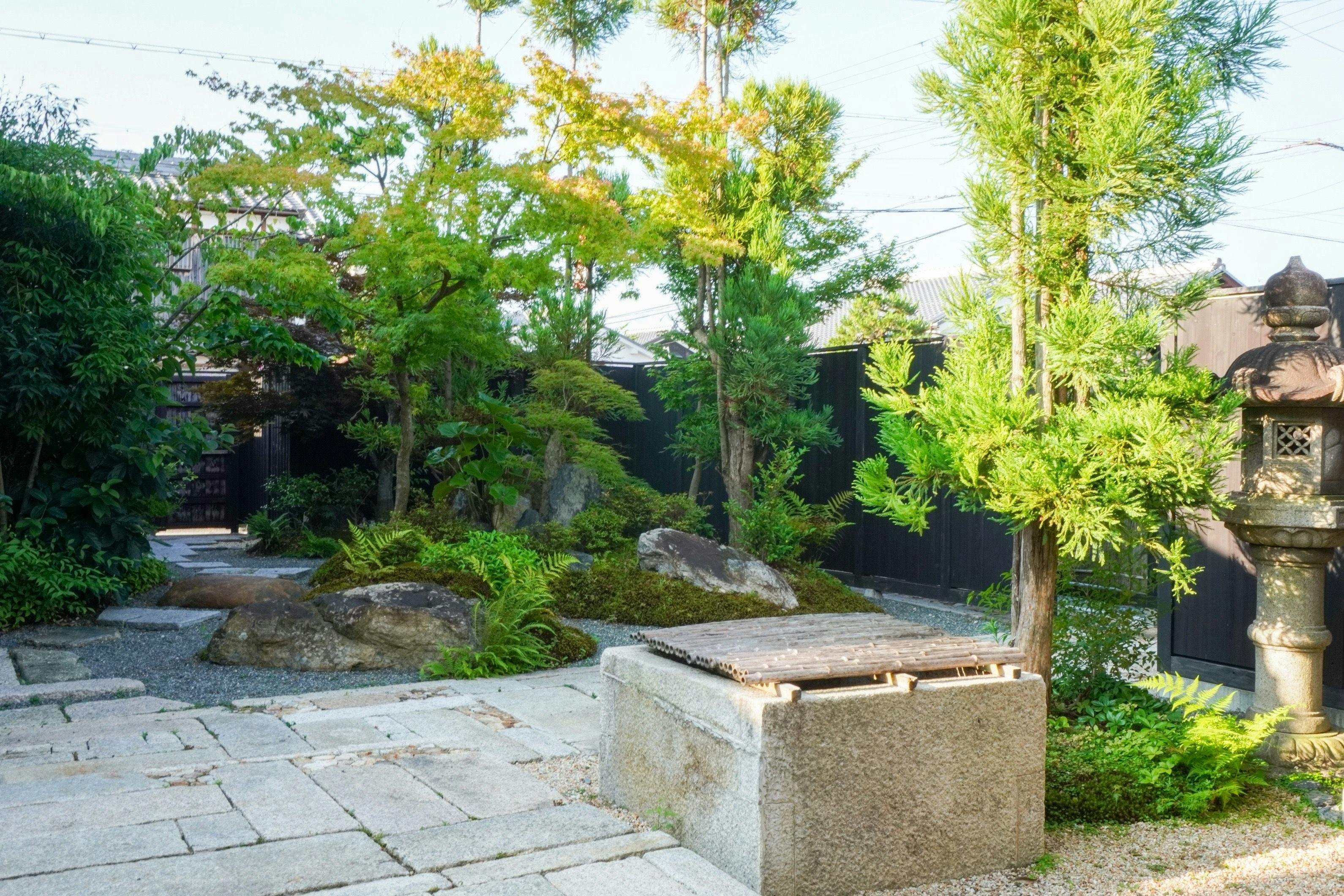 旅籠 八...