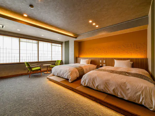 Kamar Gaya Jepang Modern dengan 2 Tempat Tidur Ganda