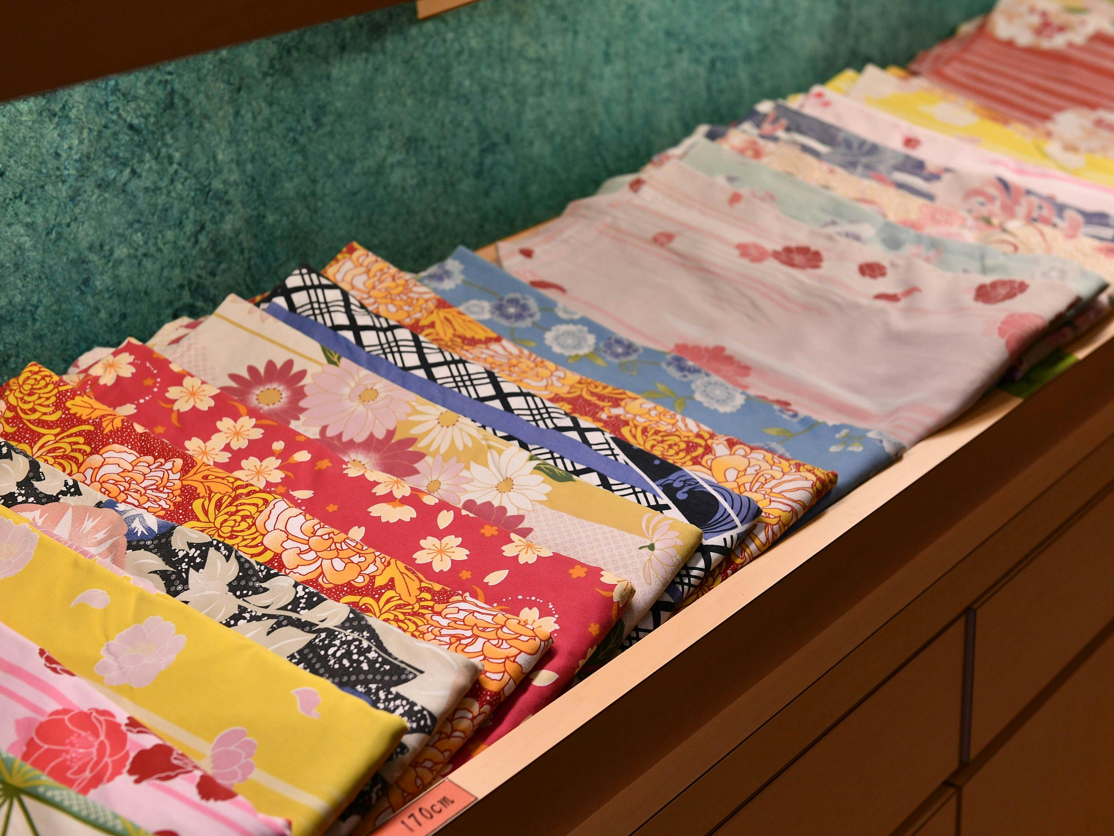 Miyu - Yukata berwarna