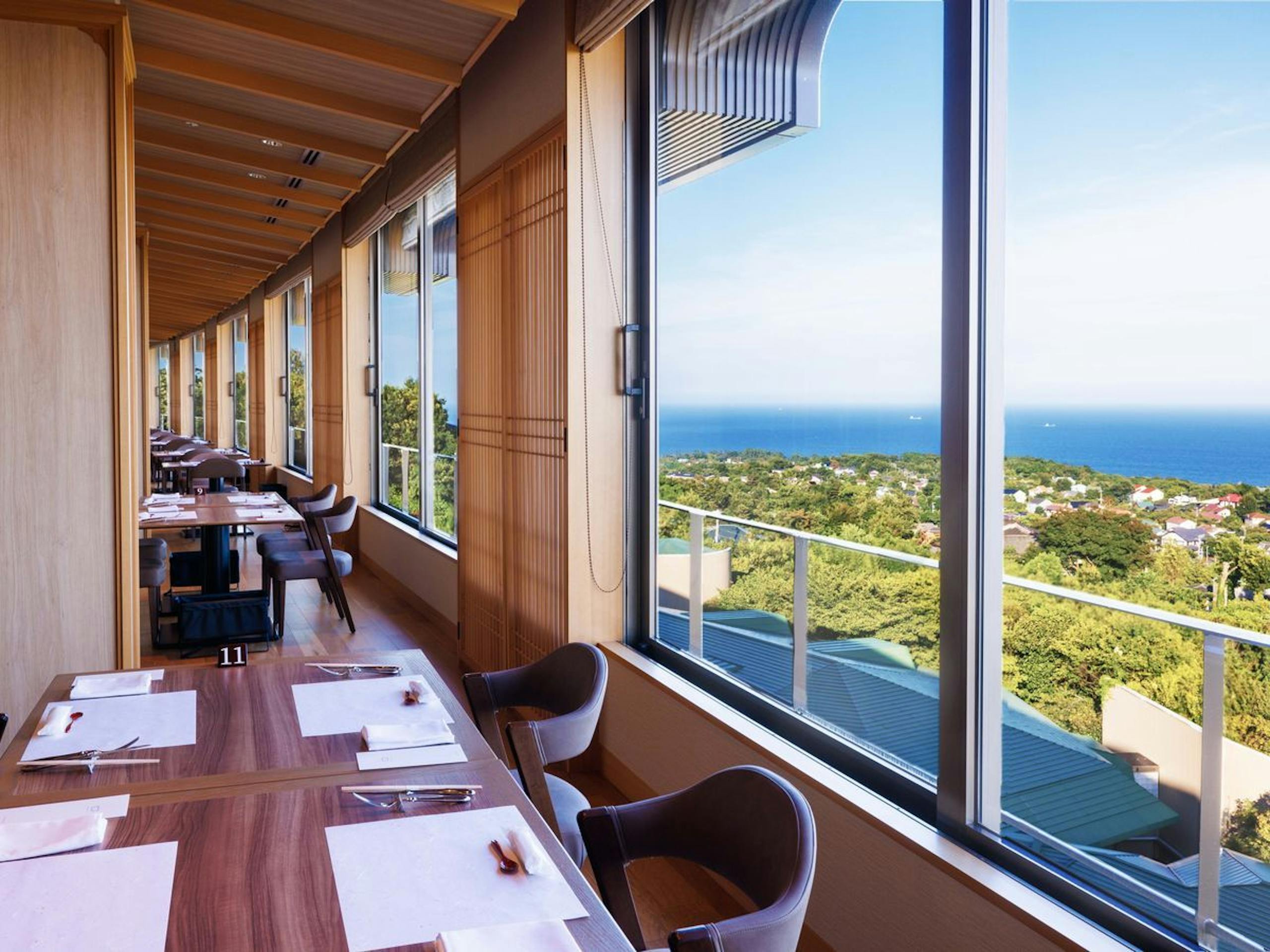 【亀の井ホテル 伊豆高原】絶景の展望レストラン