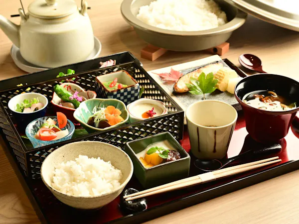 期間限定【ハイフロアルーム】朝食付き!最上階確約ステイパッケージプラン。湯畑まで徒歩圏内!