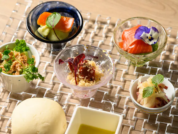 【ハイフロアルーム】レギュラー朝夕2食付き!最上階確約ステイパッケージプラン。湯畑まで徒歩圏内!