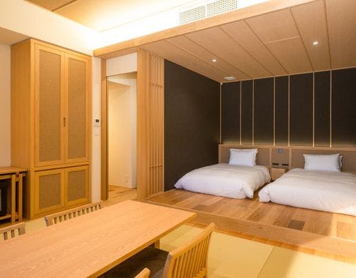 地蔵源泉かけ流し（半露天風呂）付き和洋室