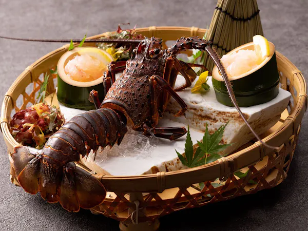 【うらりプレミアム】<メインは「伊万里牛・佐賀牛」の食べ比べ> 伊勢海老のお造り付の贅沢コース