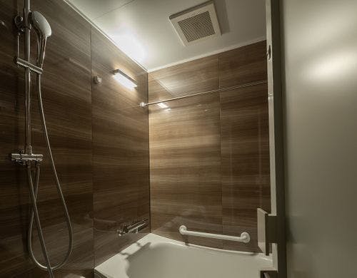 浴室（オーバーヘッドシャワー付）