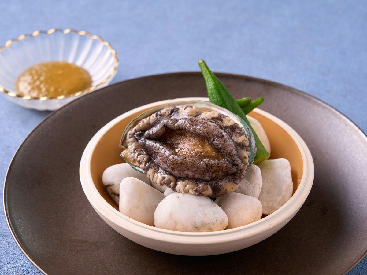 【オンライン決済限定】【特別メニュー・蝦夷鮑の陶板焼き付き】＜夕朝食付＞