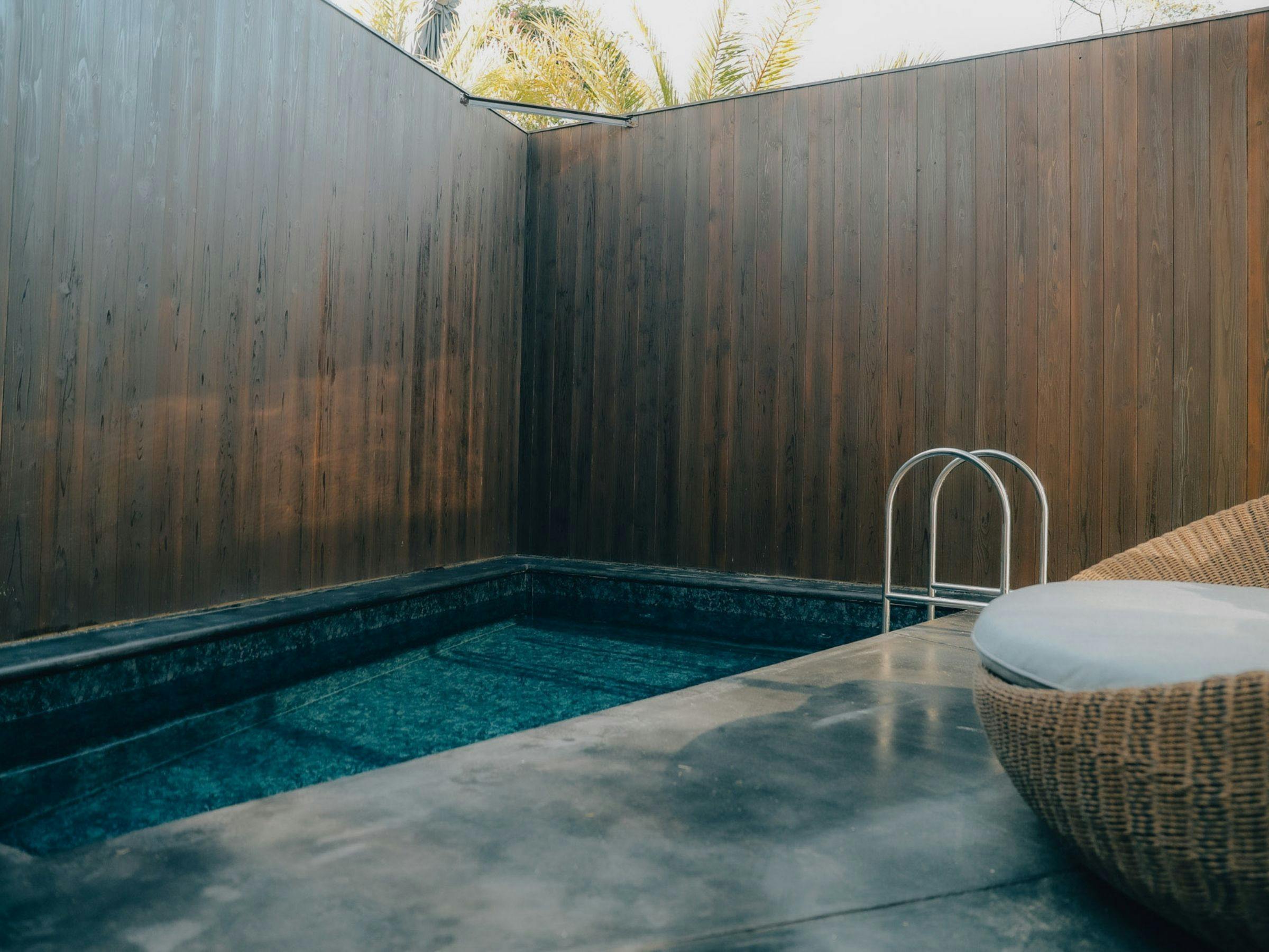 BOTANICAL POOL CLUB