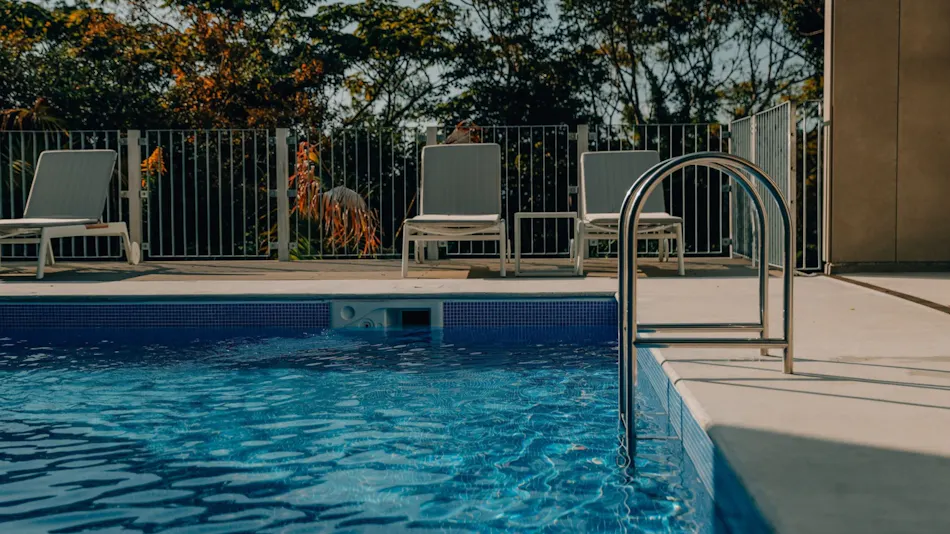 BOTANICAL POOL CLUB