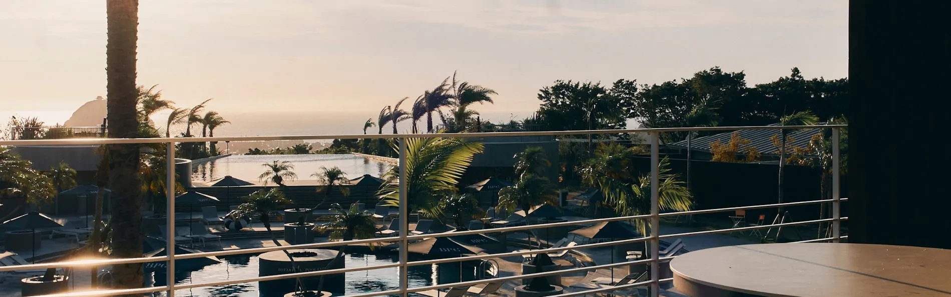 BOTANICAL POOL CLUB
