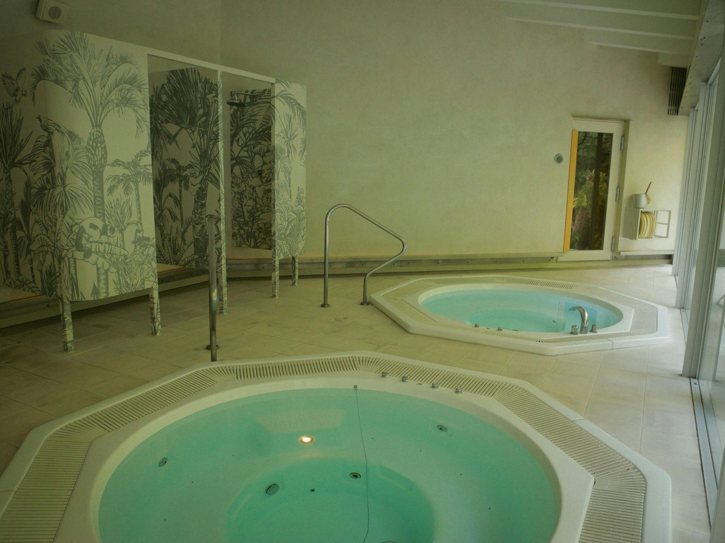 BOTANICAL POOL CLUB