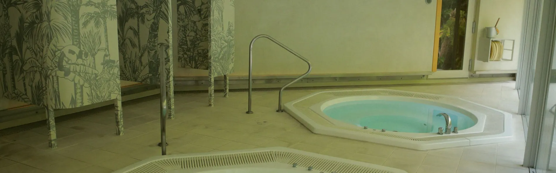 BOTANICAL POOL CLUB