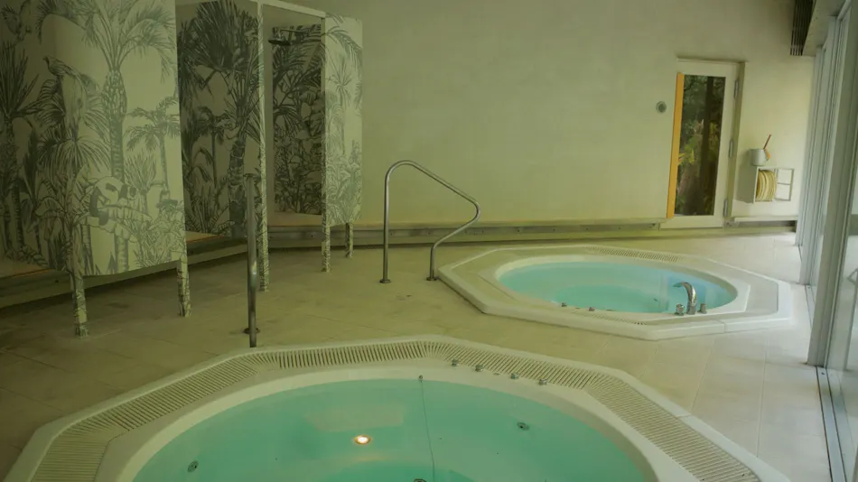 BOTANICAL POOL CLUB