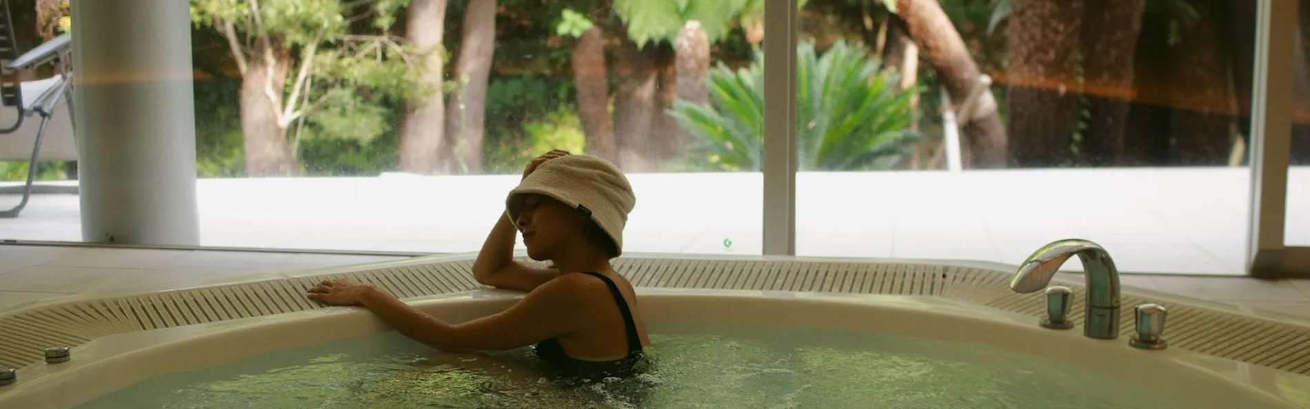 BOTANICAL POOL CLUB