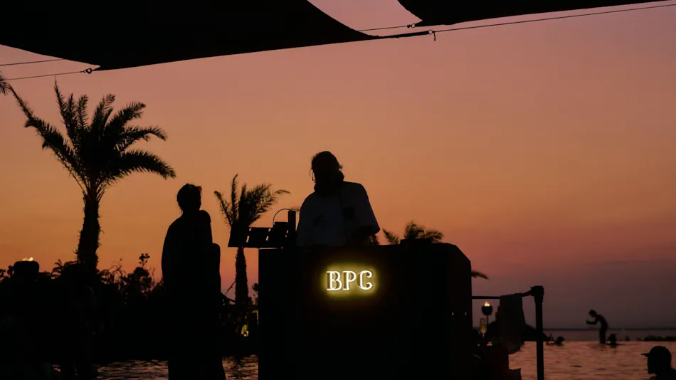 BOTANICAL POOL CLUB