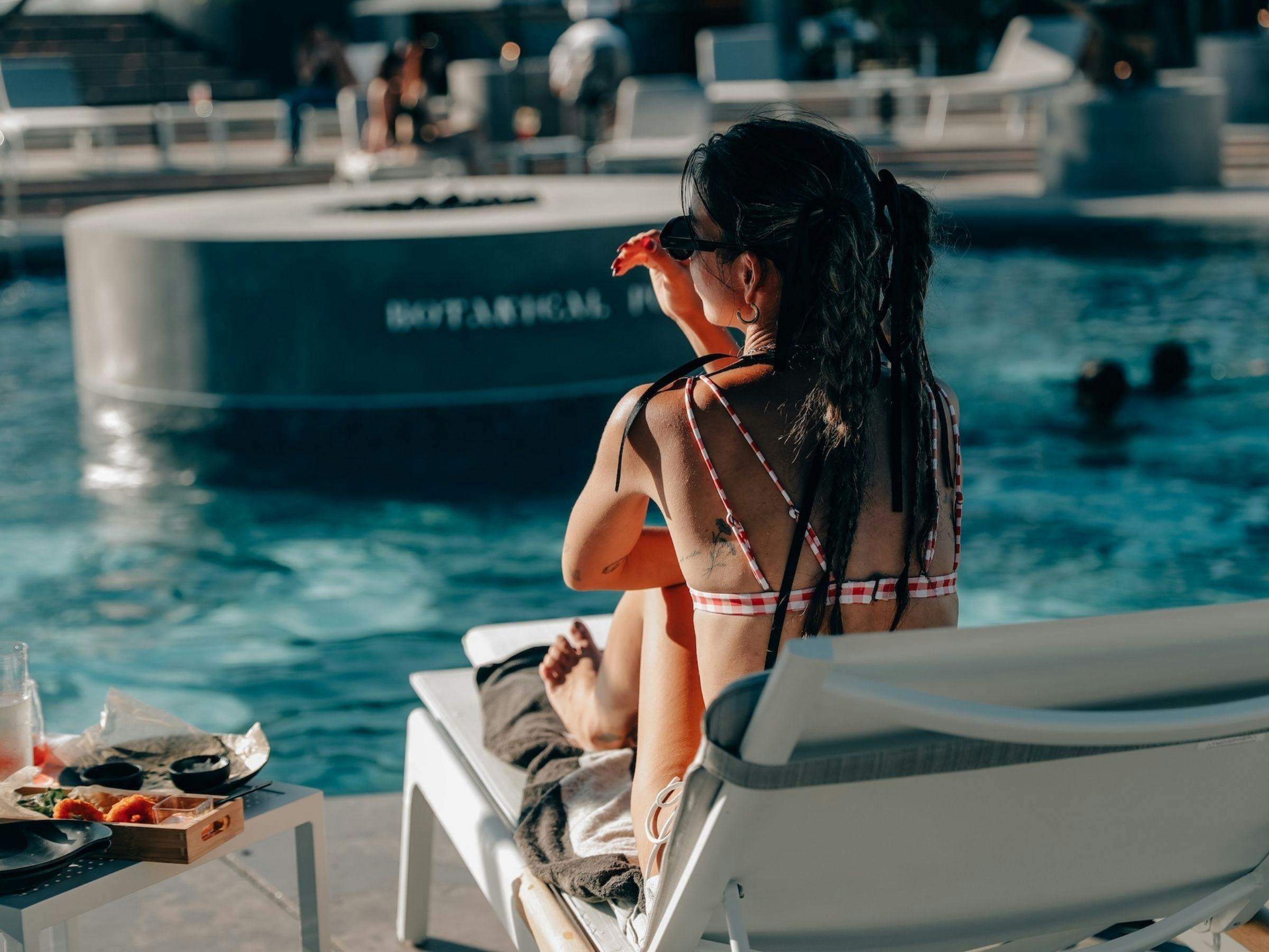 BOTANICAL POOL CLUB