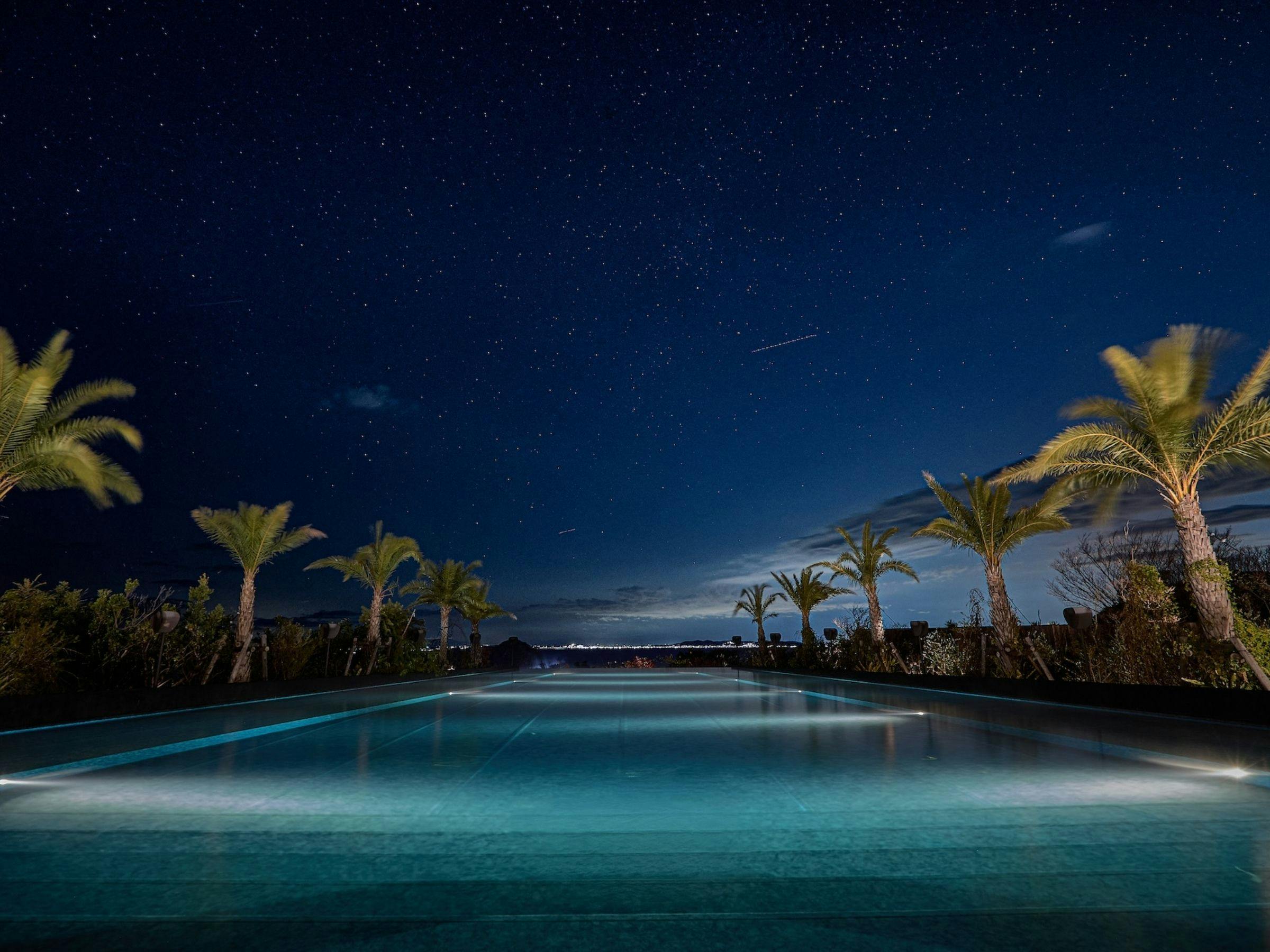 BOTANICAL POOL CLUB