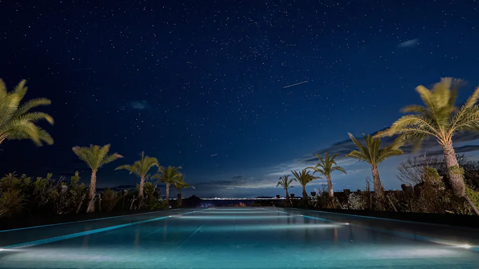 BOTANICAL POOL CLUB
