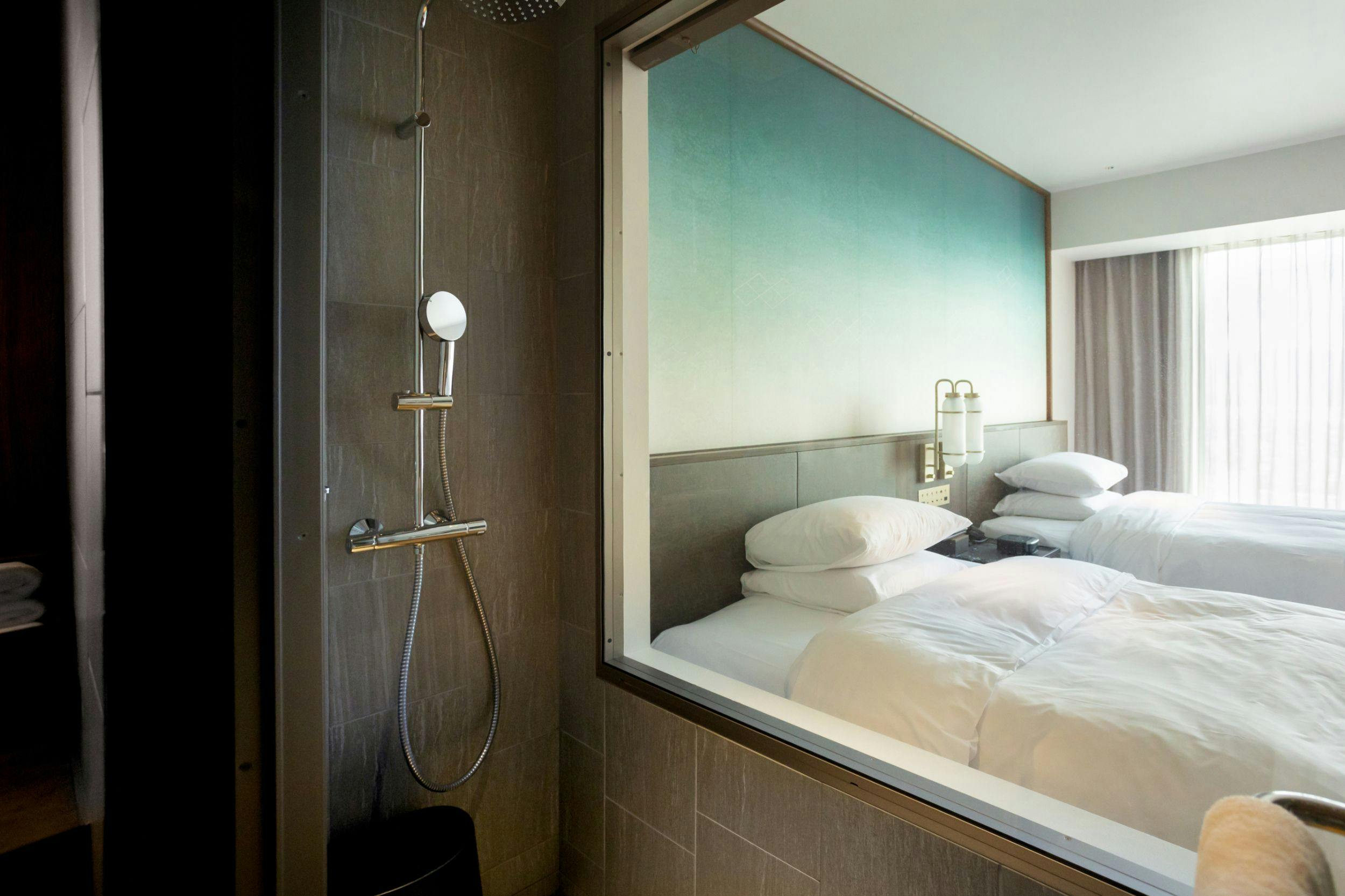 ห้องอาบน้ำฝักบัวในห้องพัก